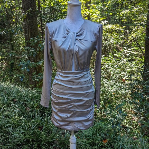 ASTR the LABEL Petrova Cut Out Dress in Silver Size Small New - Picture 9 of 14